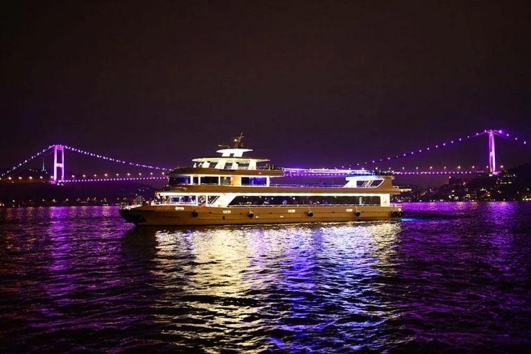 Bosphorus evening tour