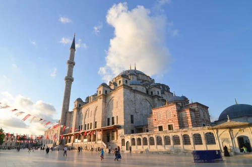 جامع الفاتح: التاريخ والجمال الهندسي في قلب اسطنبول